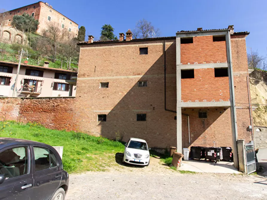 Immagine 3 di Palazzo in vendita  in Via Umberto I, 42 a Monteu Roero