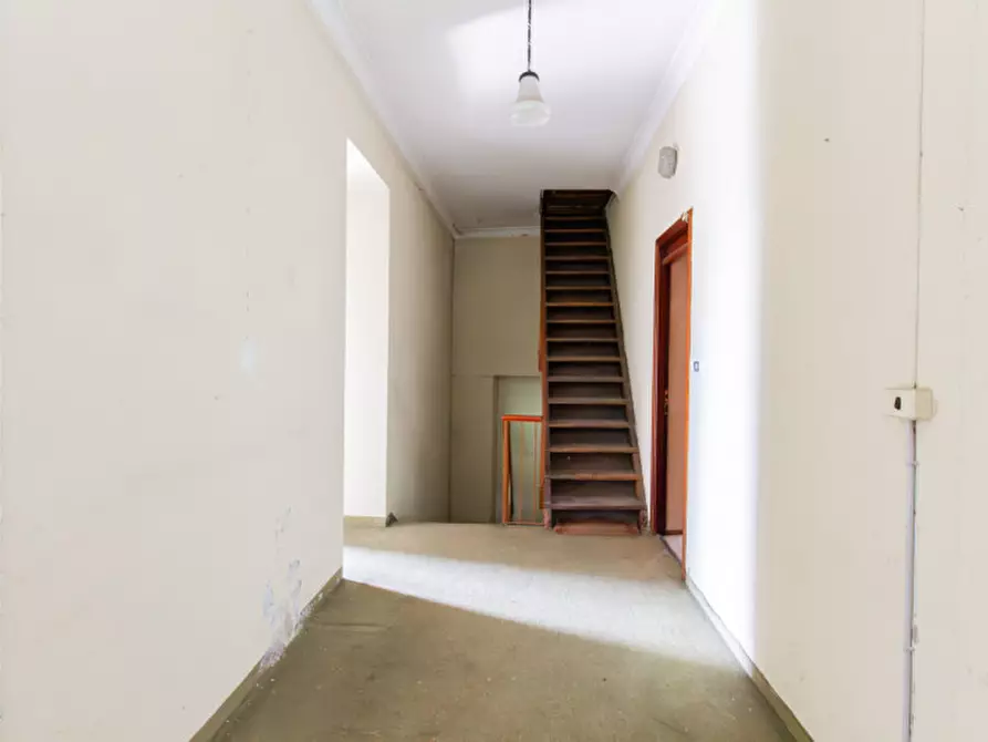Immagine 8 di Palazzo in vendita  in Via Umberto I, 42 a Monteu Roero