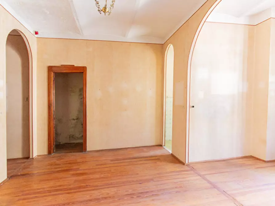Immagine 11 di Palazzo in vendita  in Via Umberto I, 42 a Monteu Roero
