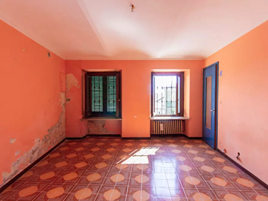 Immagine 14 di Palazzo in vendita  in Via Umberto I, 42 a Monteu Roero
