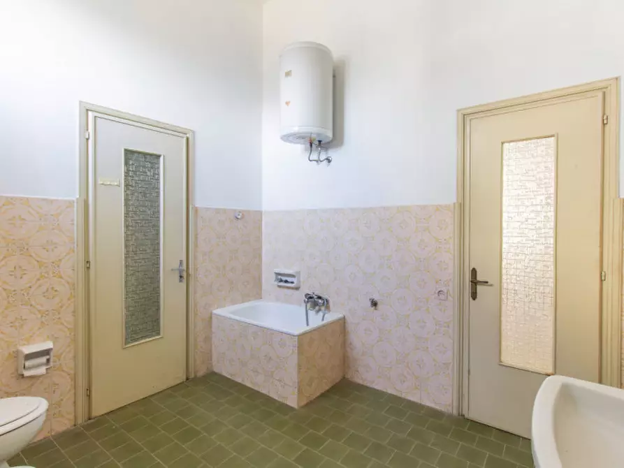 Immagine 20 di Palazzo in vendita  in Via Umberto I, 42 a Monteu Roero