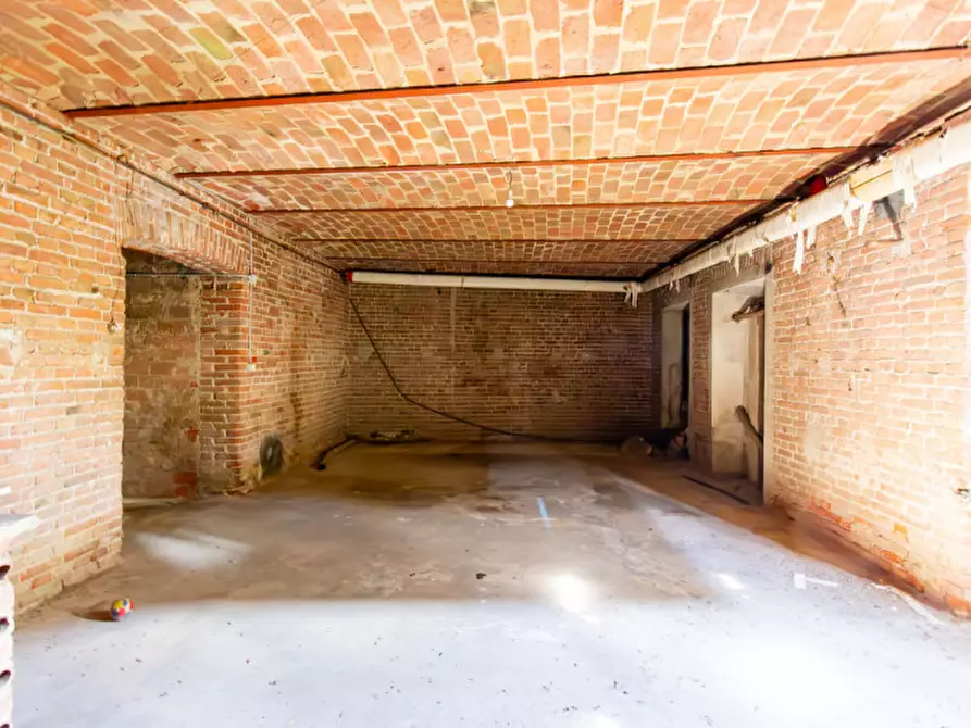 Immagine 22 di Palazzo in vendita  in Via Umberto I, 42 a Monteu Roero