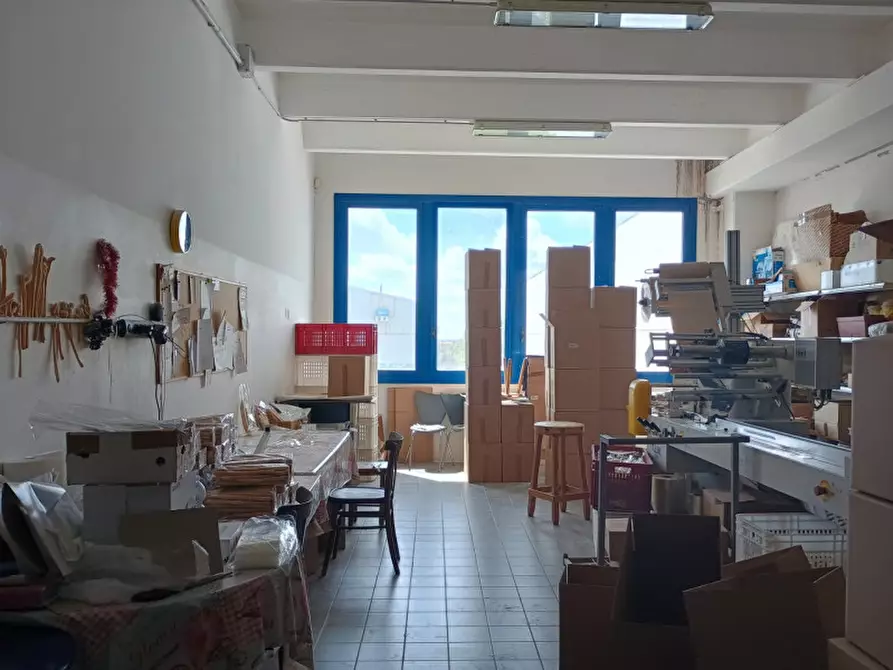 Immagine 3 di Attività commerciale in vendita  in STRADA VALPERGA 27 a Salassa