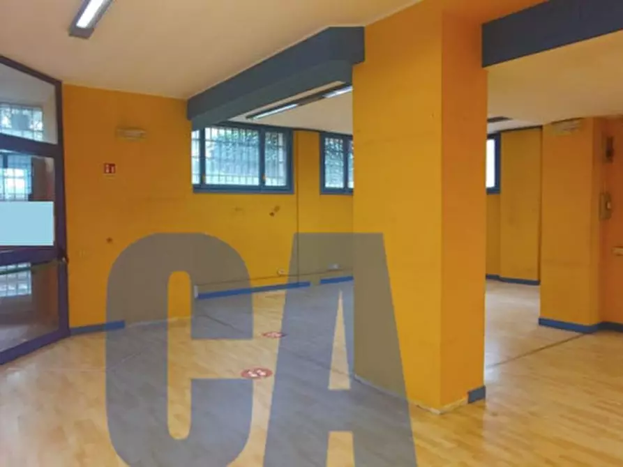 Immagine 2 di Attività commerciale in vendita  in VIA DEI MARTINITT a Milano