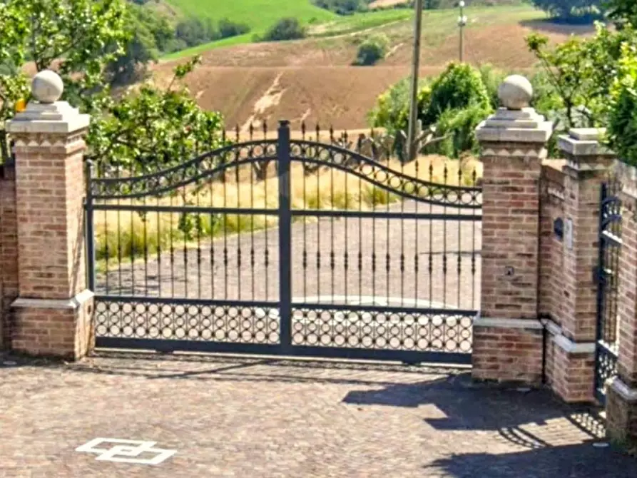 Immagine 2 di Villa in vendita  in Via Lioni, N. 5/B a Cingoli