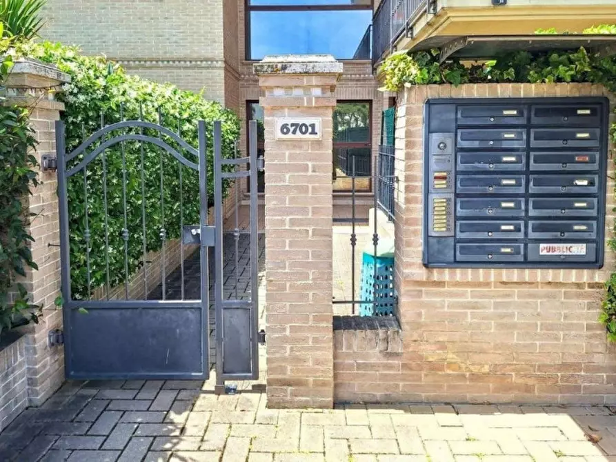 Immagine 2 di Posto auto in vendita  in Via Fratte, N. 6701 a Sant'elpidio A Mare