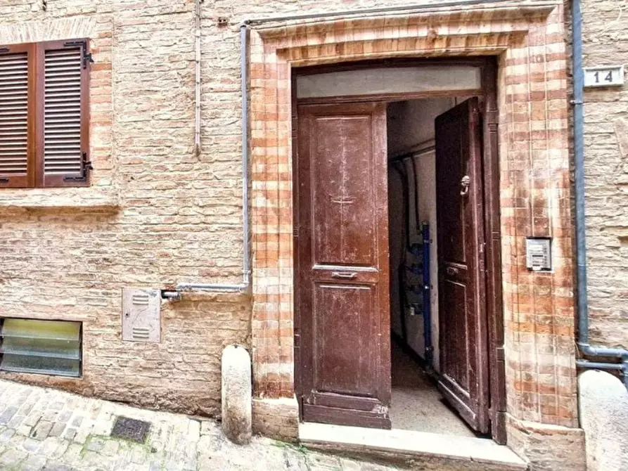 Immagine 1 di Cantina in vendita  in Via Cesare Costa, N. 14 a Macerata