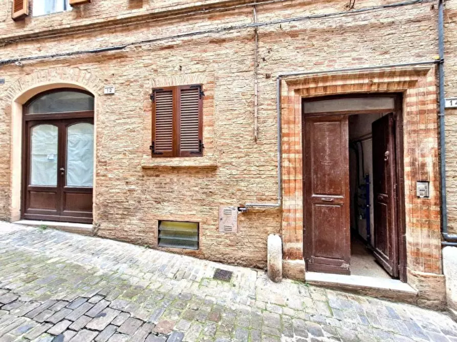 Immagine 3 di Cantina in vendita  in Via Cesare Costa, N. 14 a Macerata