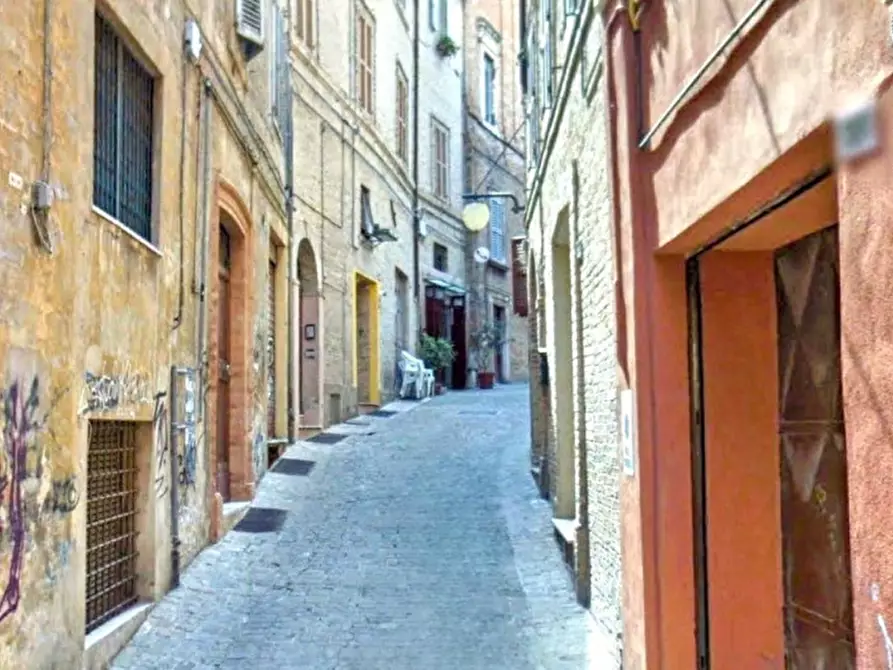 Immagine 4 di Cantina in vendita  in Via Cesare Costa, N. 14 a Macerata