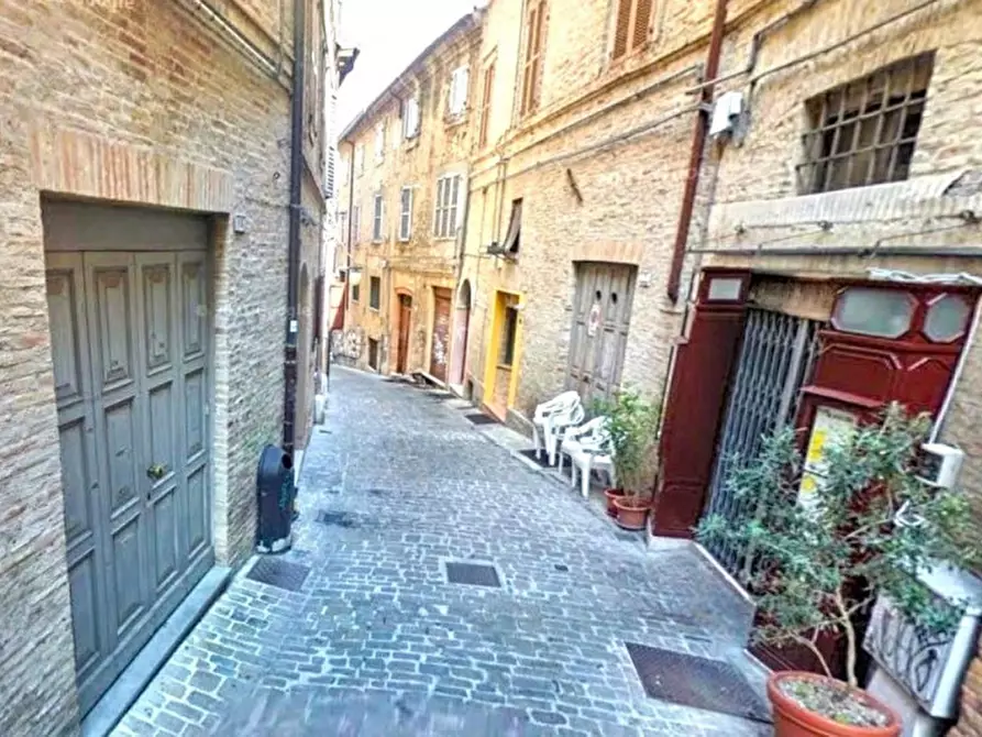 Immagine 5 di Cantina in vendita  in Via Cesare Costa, N. 14 a Macerata