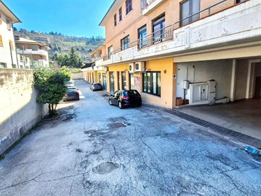 Immagine 2 di Negozio in vendita  in Via San Giuseppe, N. 65 a Cingoli