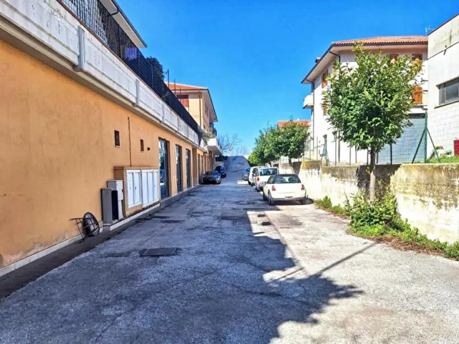 Immagine 3 di Negozio in vendita  in Via San Giuseppe, N. 65 a Cingoli