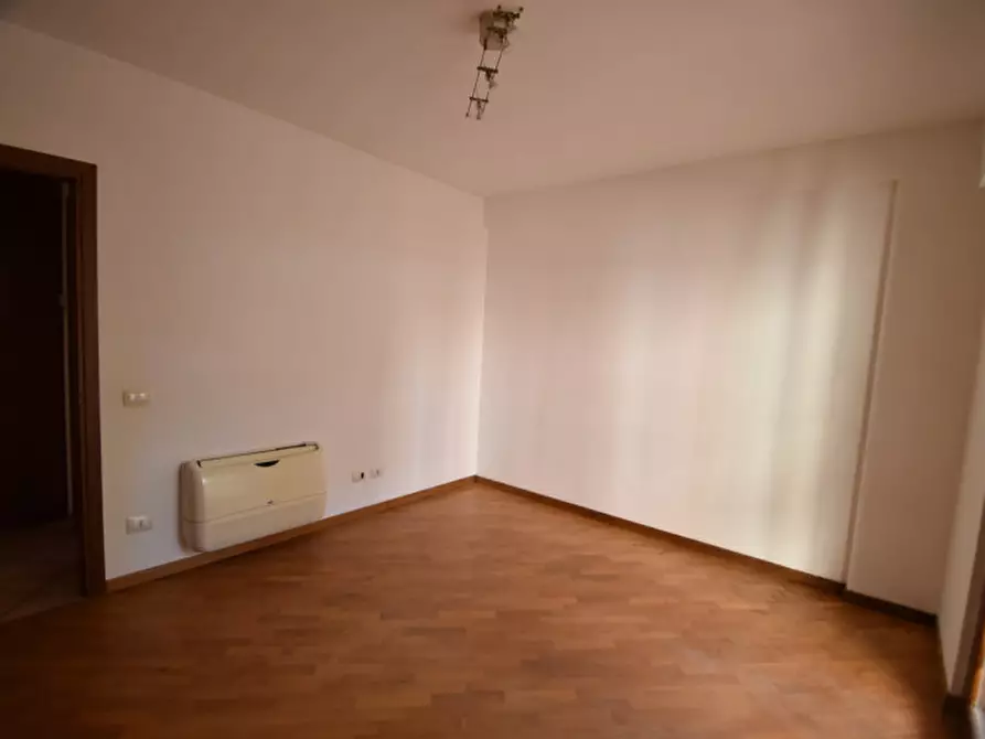 Immagine 11 di Appartamento in vendita  in Via dei Buonvisi a Roma