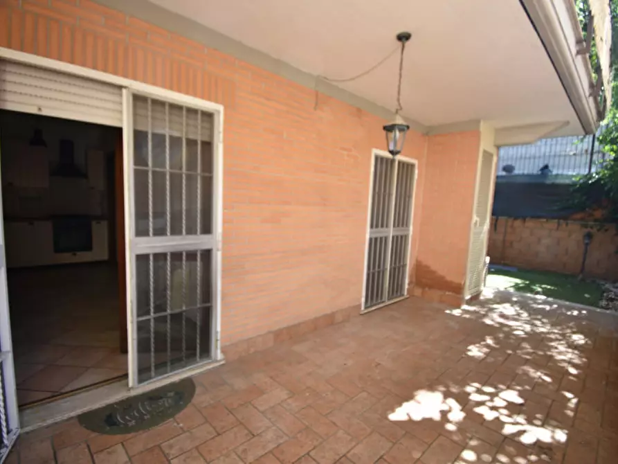 Immagine 17 di Appartamento in vendita  in Via dei Buonvisi a Roma