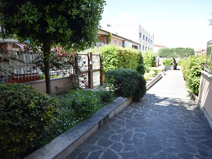 Immagine 29 di Appartamento in vendita  in Via dei Buonvisi a Roma