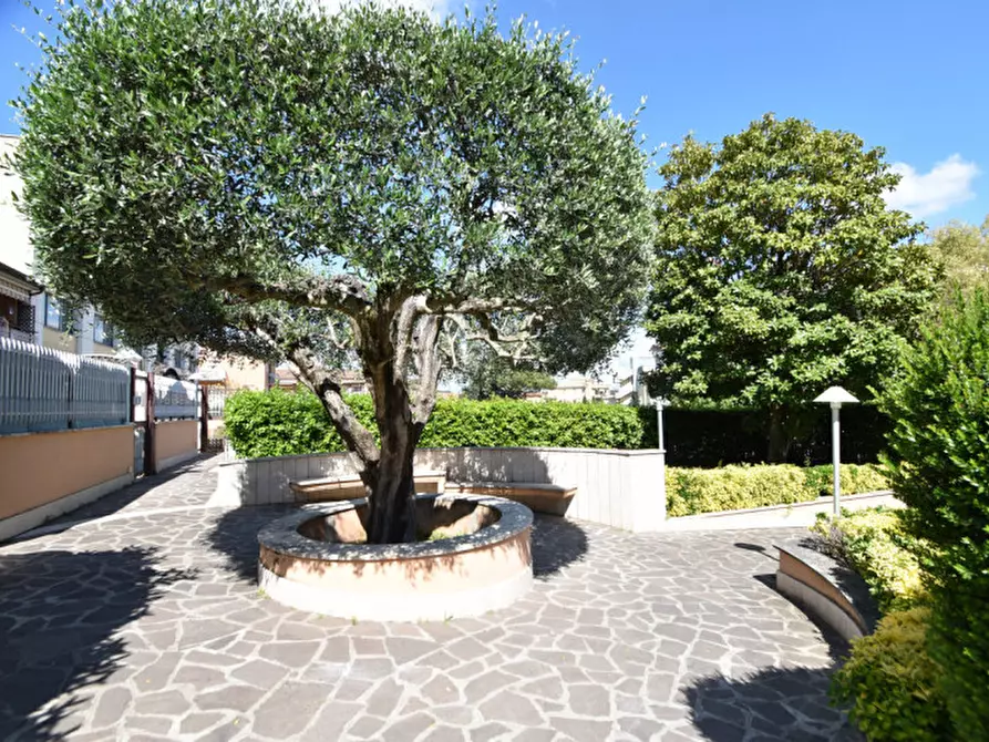 Immagine 31 di Appartamento in vendita  in Via dei Buonvisi a Roma