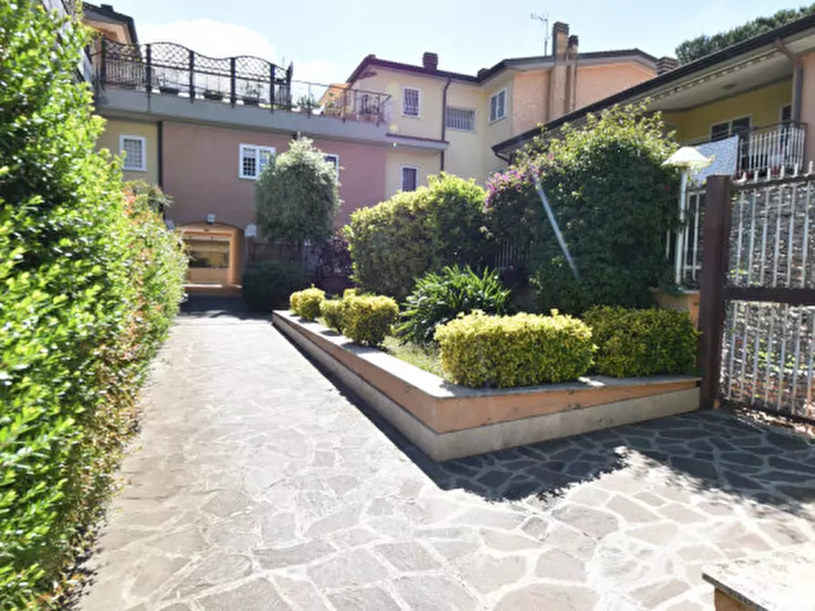 Immagine 33 di Appartamento in vendita  in Via dei Buonvisi a Roma