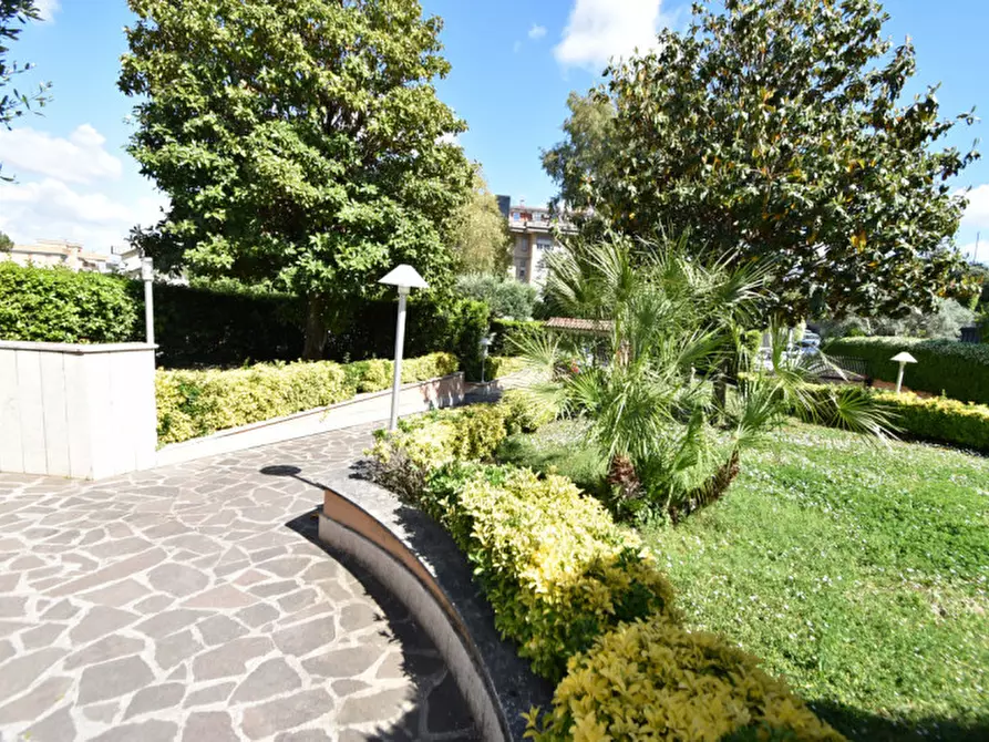 Immagine 34 di Appartamento in vendita  in Via dei Buonvisi a Roma