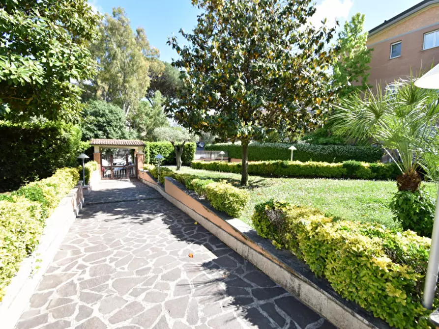 Immagine 35 di Appartamento in vendita  in Via dei Buonvisi a Roma
