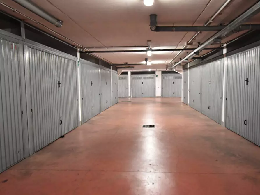 Immagine 36 di Appartamento in vendita  in Via dei Buonvisi a Roma