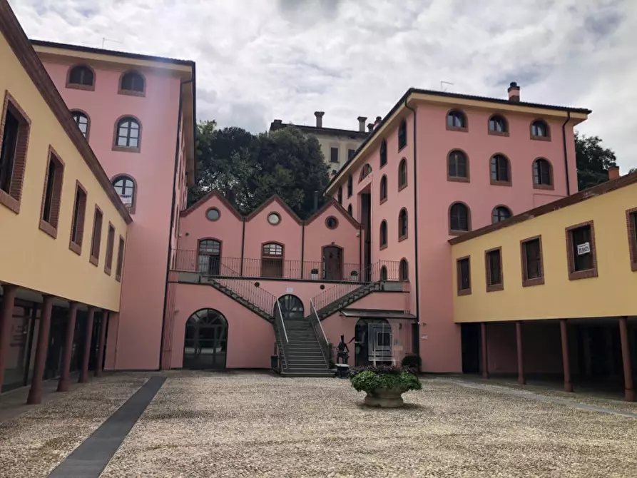 Immagine 1 di Ufficio in vendita  in Piazza Vincenzo Rosa a Palazzolo Sull'oglio