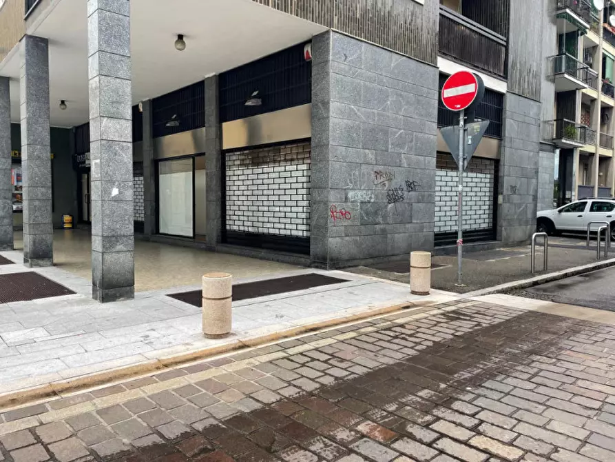 Immagine 2 di Negozio in affitto  in Via Madonna 86 Rho a Rho