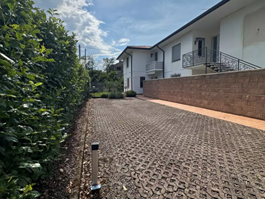 Immagine 2 di Casa bifamiliare in vendita  in Via Gaidon, 78 a Bassano Del Grappa