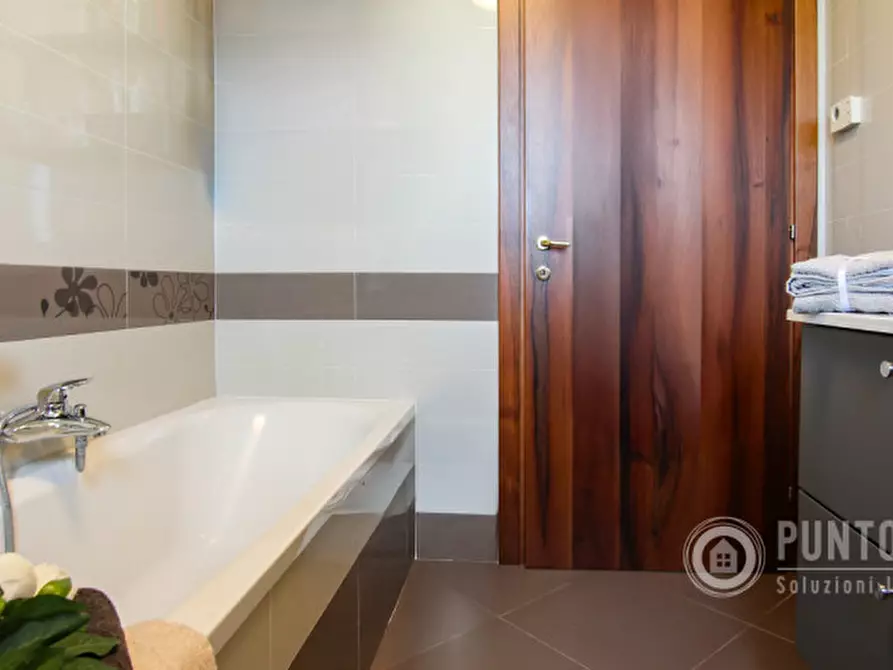 Immagine 28 di Appartamento in vendita  a Negrar di Valpolicella