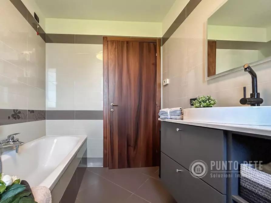 Immagine 31 di Appartamento in vendita  a Negrar di Valpolicella