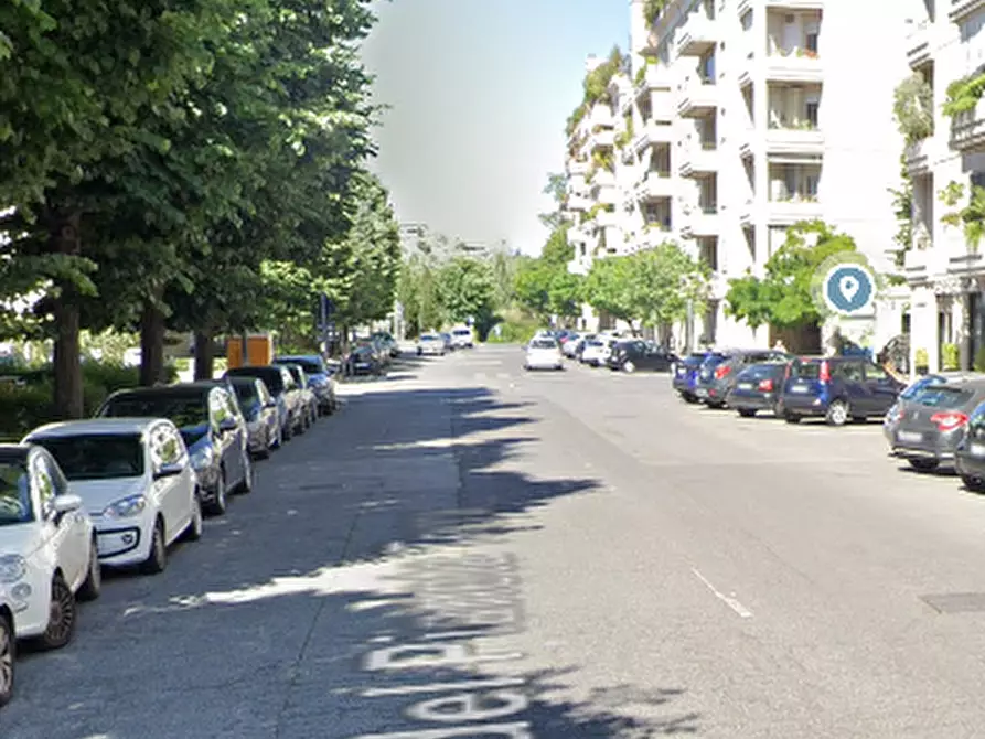 Immagine 5 di Appartamento in vendita  in Via del Pianeta Terra a Roma