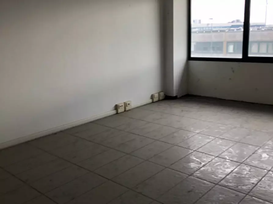 Immagine 2 di Ufficio in vendita  in via fratelli rossetti a Villorba