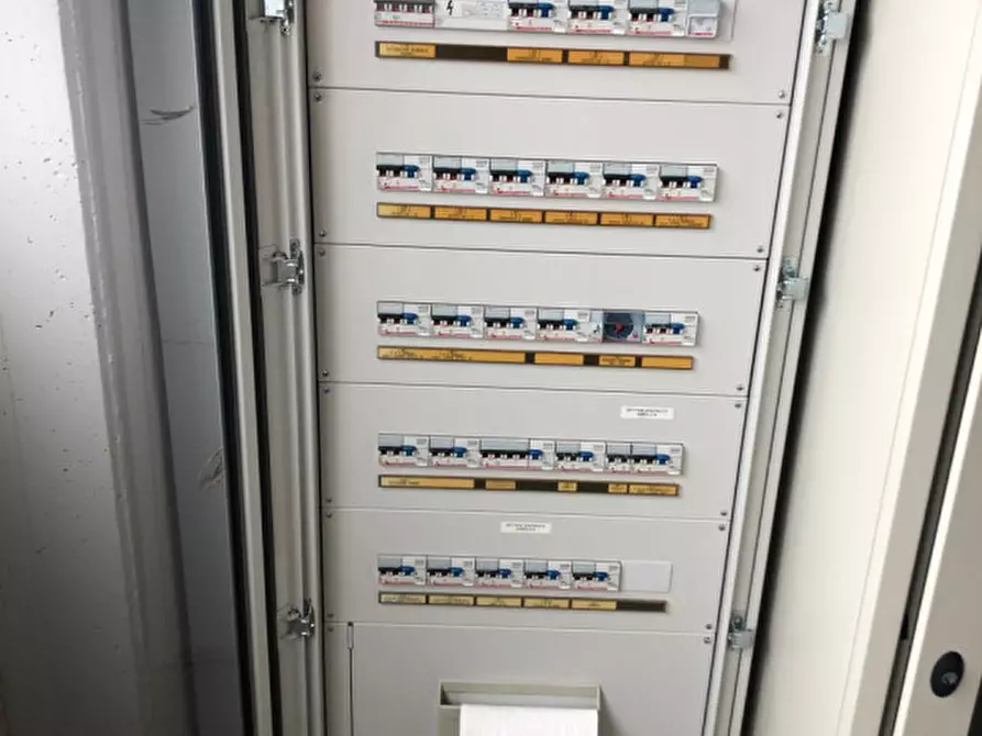 Immagine 8 di Ufficio in vendita  in via fratelli rossetti a Villorba