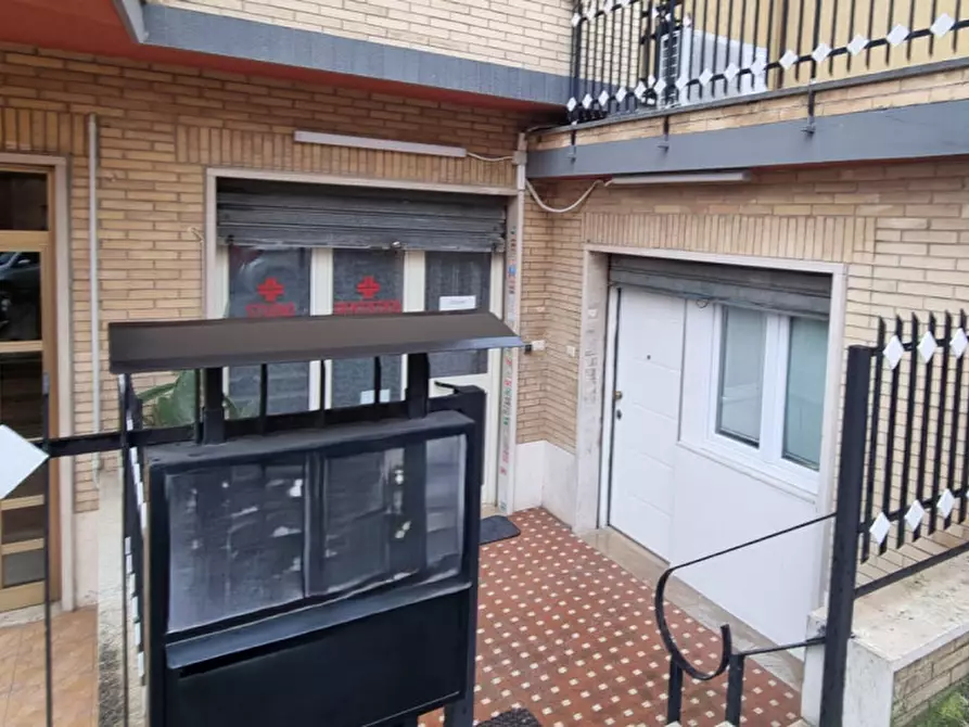 Immagine 2 di Negozio in vendita  in Via Giovanni Antonio Rayneri a Roma