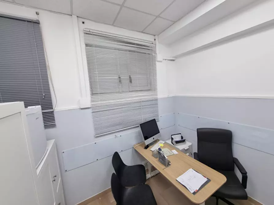 Immagine 6 di Negozio in vendita  in Via Giovanni Antonio Rayneri a Roma