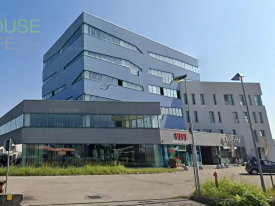 Immagine 2 di Negozio in vendita  in Via Gombe a Thiene