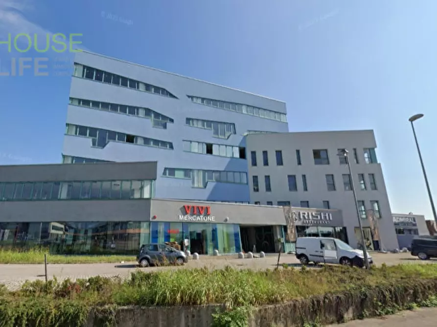 Immagine 3 di Negozio in vendita  in Via Gombe a Thiene