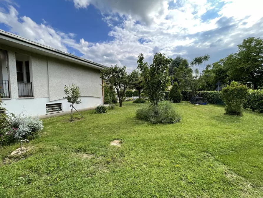 Immagine 1 di Casa bifamiliare in vendita  a Suzzara