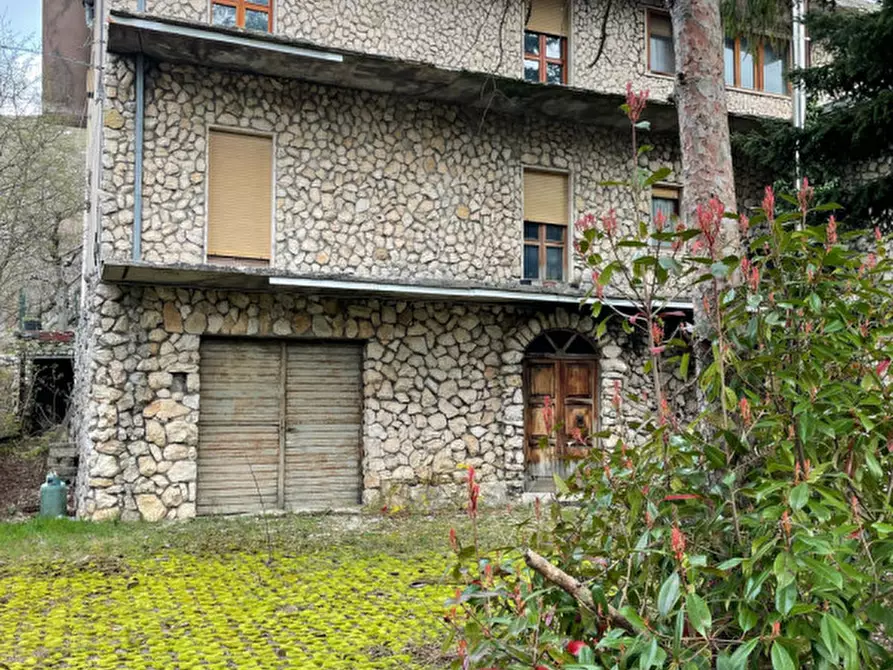 Immagine 1 di Villa in vendita  in Via Risorgimento a Ortona Dei Marsi