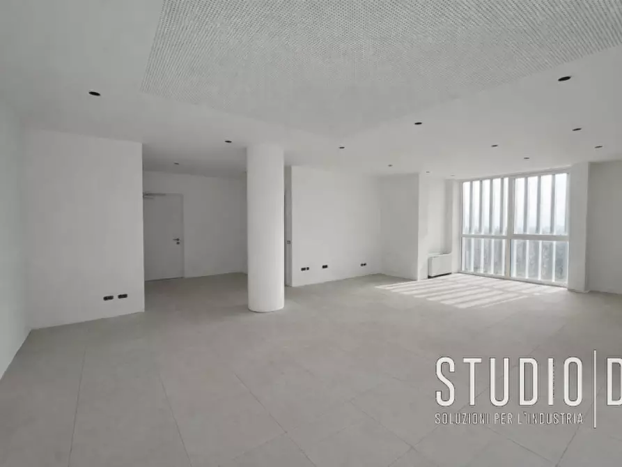 Immagine 1 di Ufficio in affitto  in Via Luigi dalla Via 5 a Schio