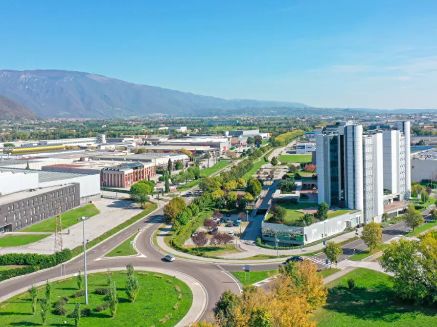 Immagine 3 di Ufficio in affitto  in Via Luigi dalla Via 5 a Schio