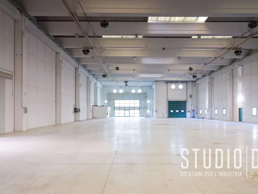 Immagine 4 di Capannone industriale in affitto  a Chiuppano