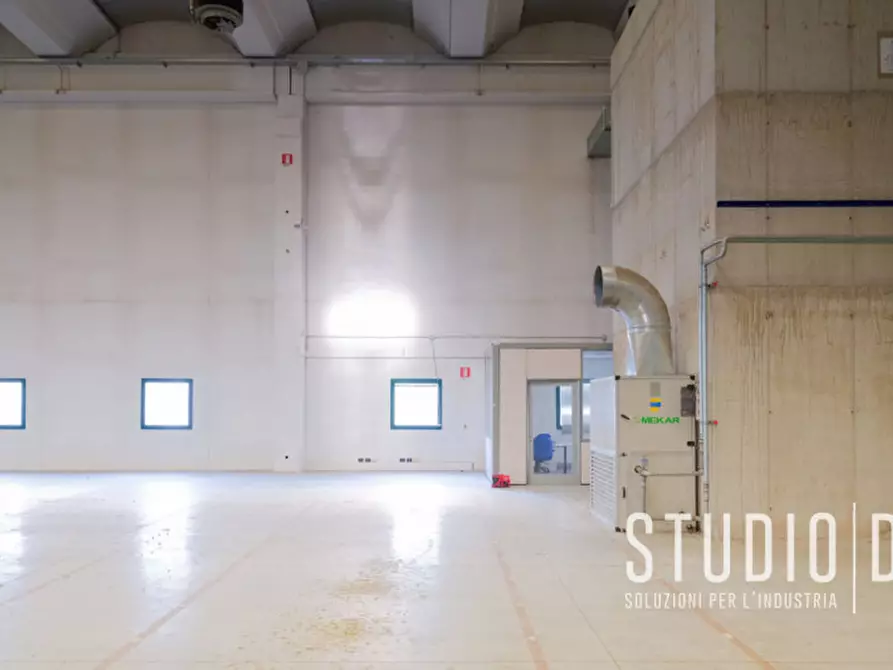 Immagine 5 di Capannone industriale in affitto  a Chiuppano