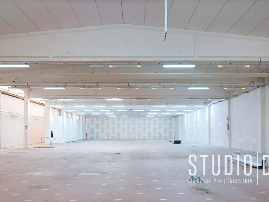 Immagine 6 di Capannone industriale in affitto  a Chiuppano