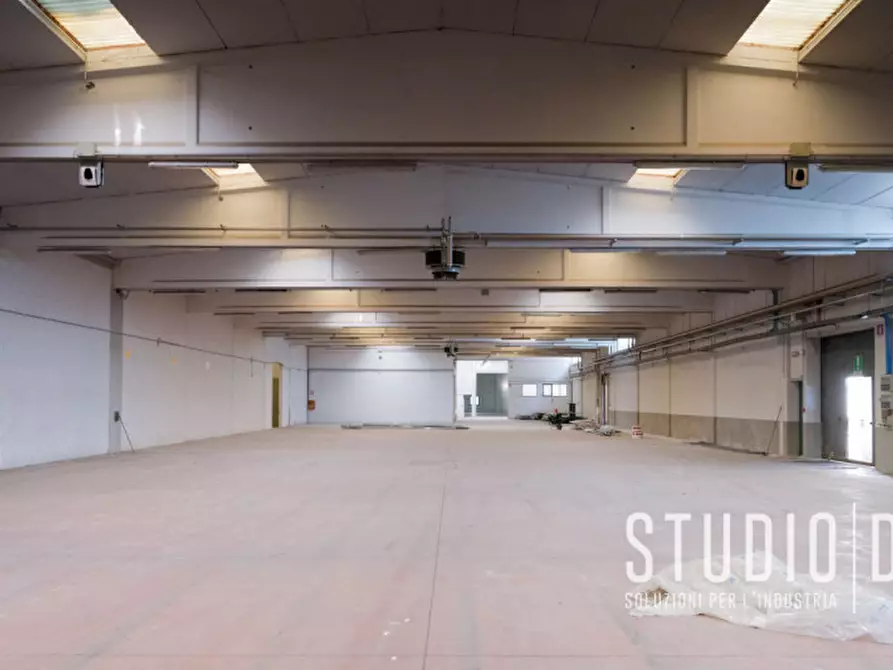 Immagine 7 di Capannone industriale in affitto  a Chiuppano