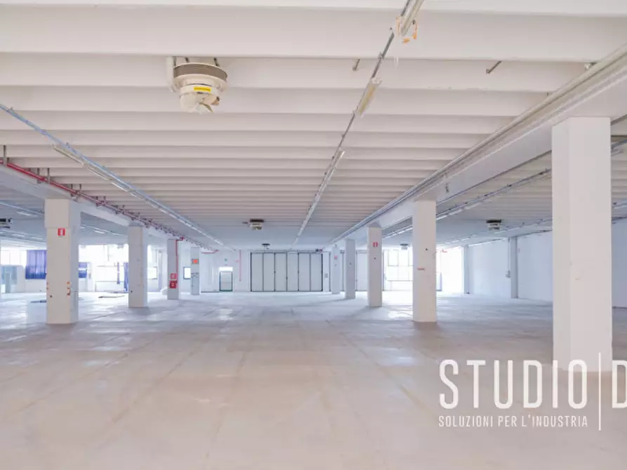 Immagine 8 di Capannone industriale in affitto  a Chiuppano