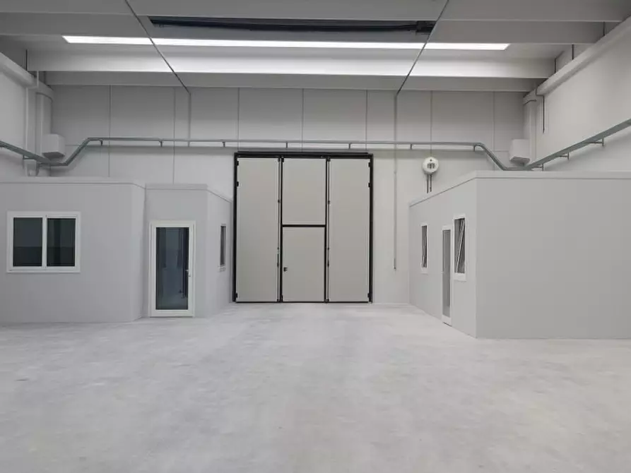 Immagine 1 di Capannone industriale in affitto  a Schio