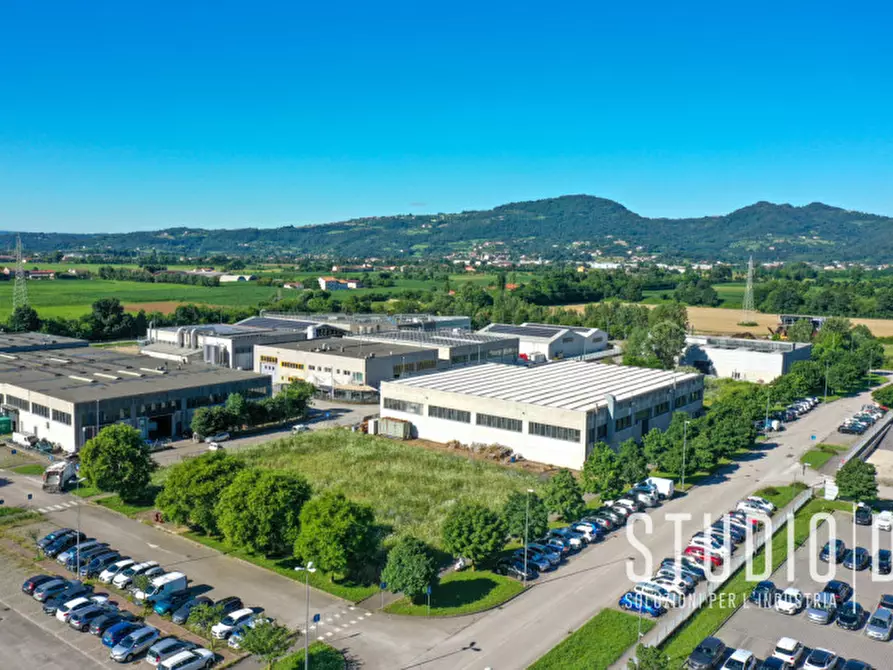 Immagine 1 di Terreno in vendita  a Isola Vicentina