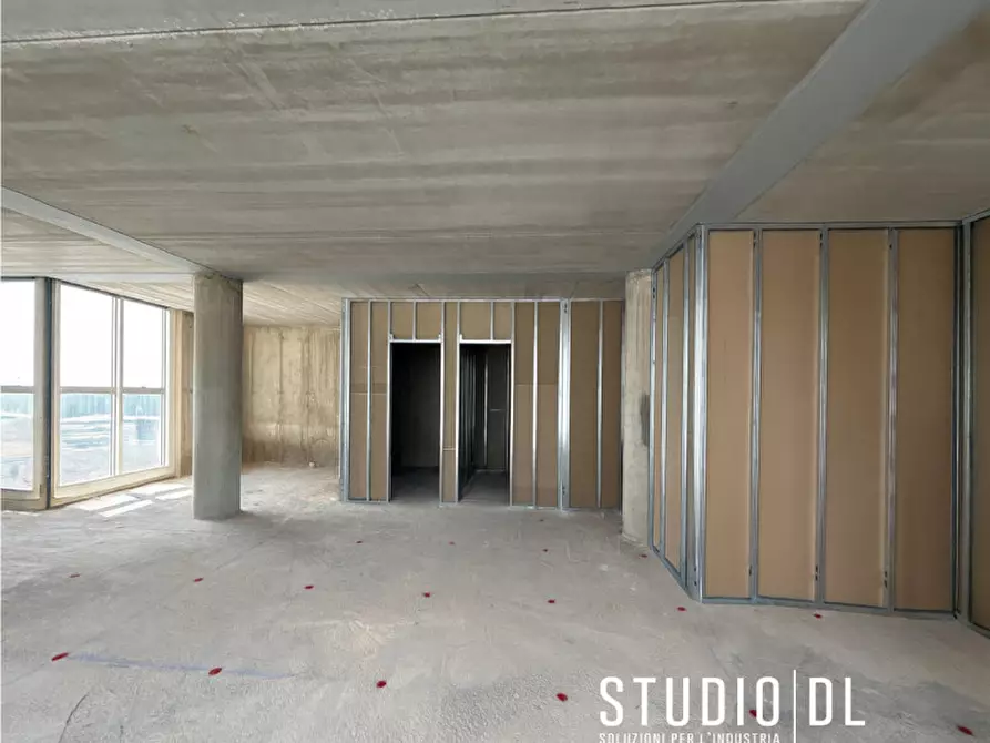 Immagine 3 di Ufficio in vendita  in Via Luigi Dalla Via 02 Schio a Schio