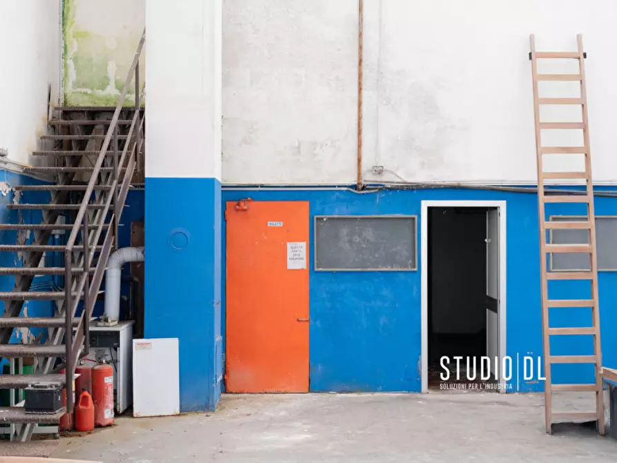 Immagine 3 di Capannone industriale in vendita  in Via 29 Aprile 139 a Torrebelvicino