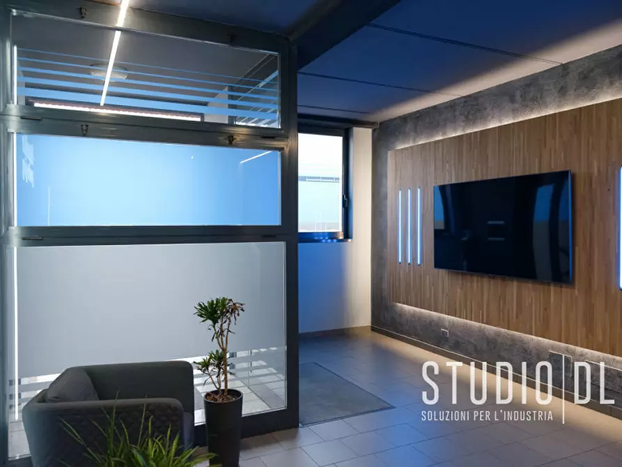 Immagine 3 di Capannone industriale in affitto  a Schio